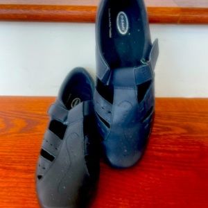 Gently worn Dr. Scholl’s  7.5 in navy blue
